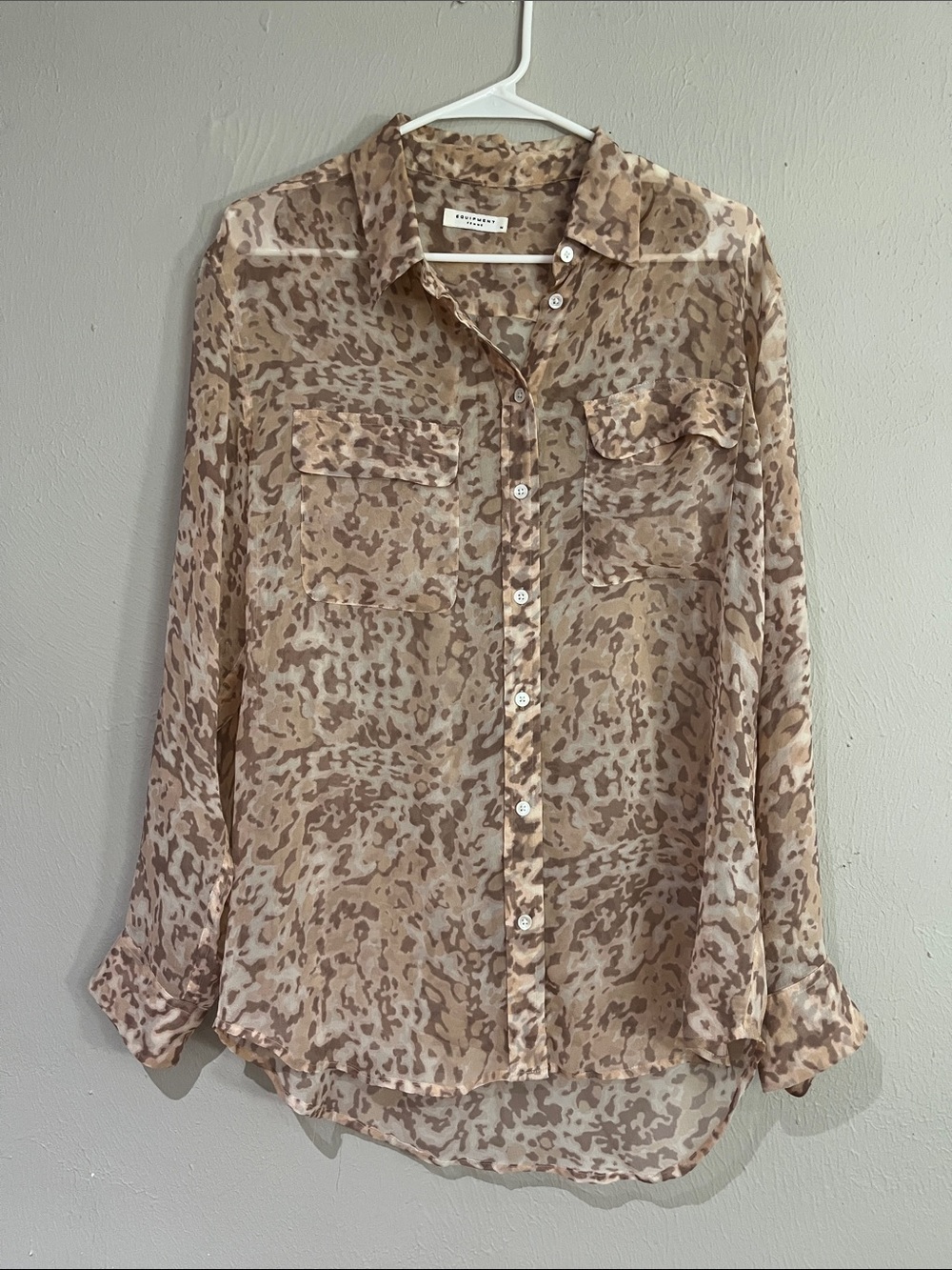 Equipment femme 100% silk sheer blouse sz medium button down